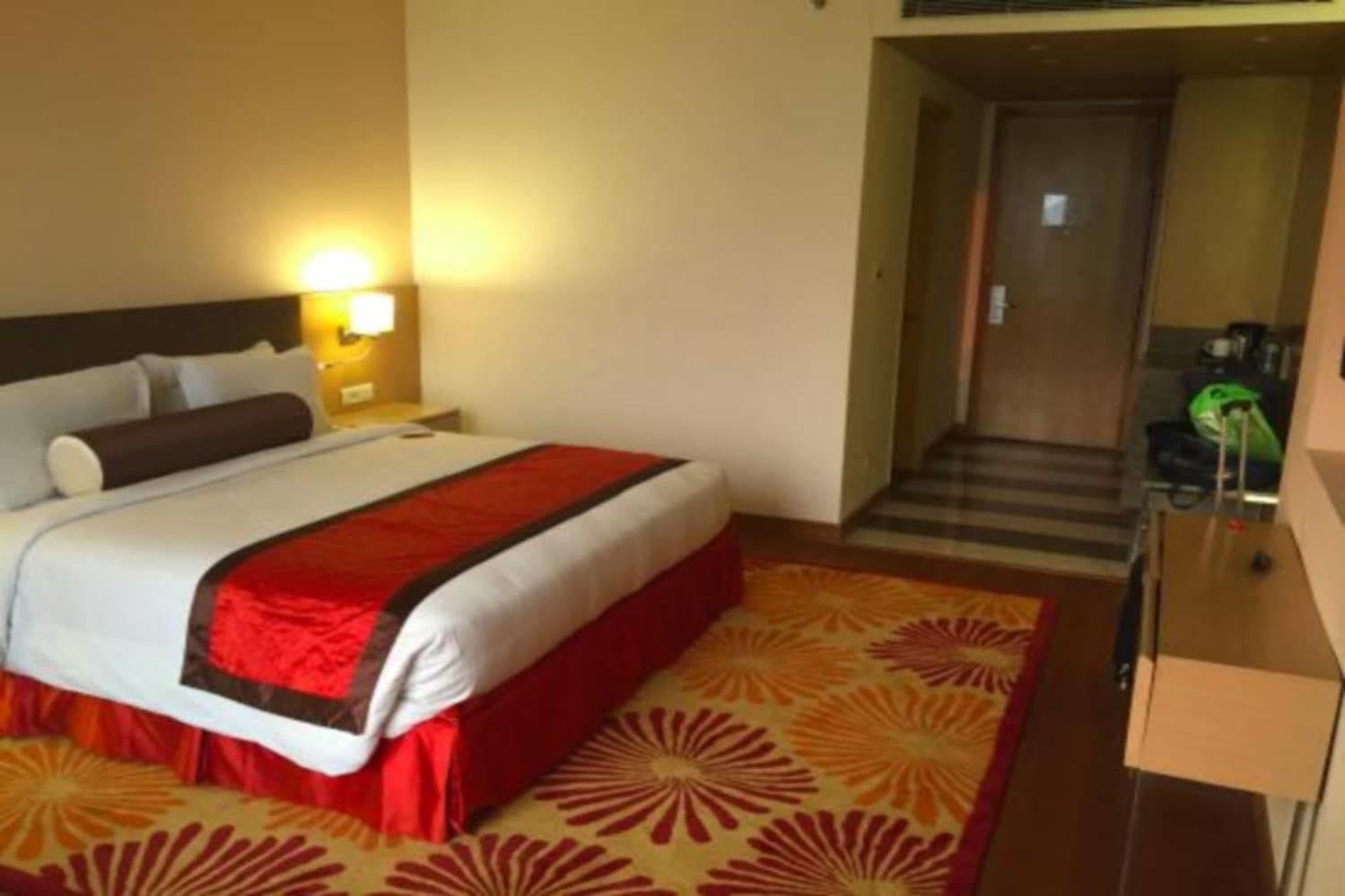 Country Inn & Suites By Radisson, Meerut Ngoại thất bức ảnh