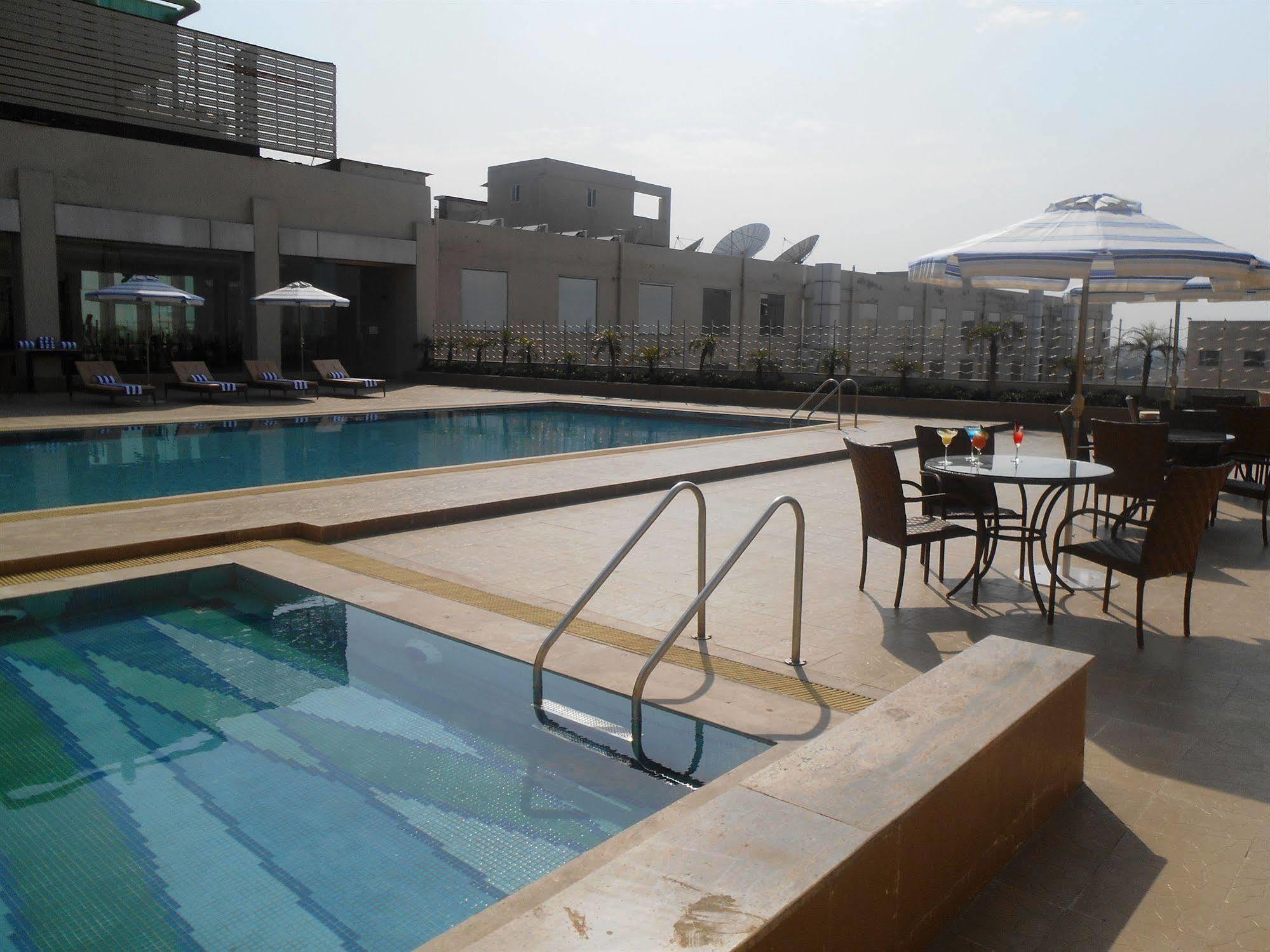 Country Inn & Suites By Radisson, Meerut Ngoại thất bức ảnh